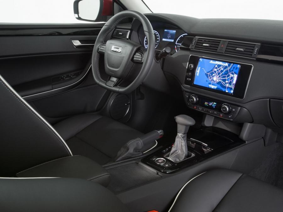 Интерьер Qoros 3 Hatch 2014 года  (фото 7 из 17)